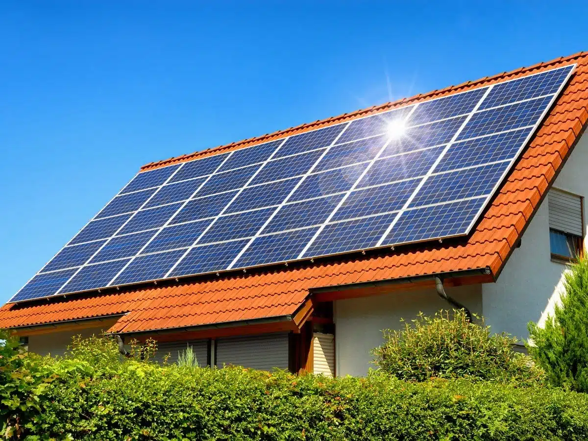 Énergies renouvelables : comment les panneaux solaires transforment-ils la lumière en électricité ?